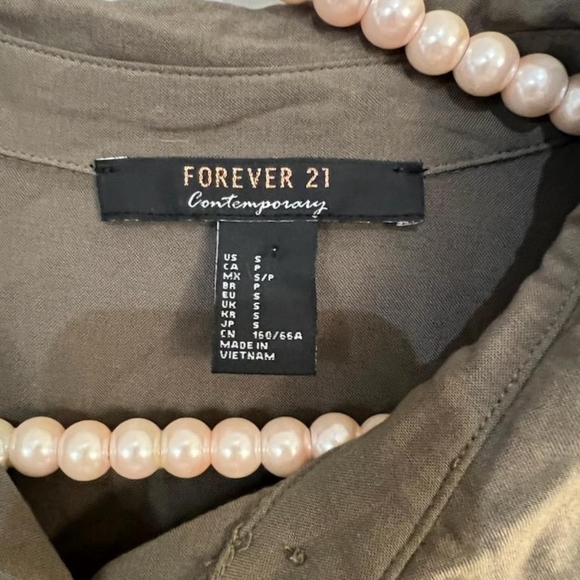 FOREVER21 Contemporary Long Sleeve Green Romper Buttons, Pockets. SZ Small. - Picture 3 of 3